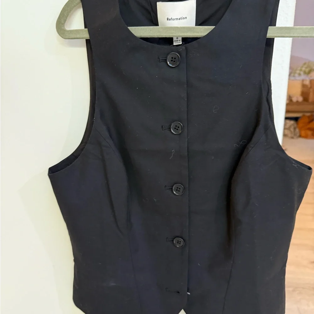Reformation Rory Buttoned Vest - Picture 1 of 4